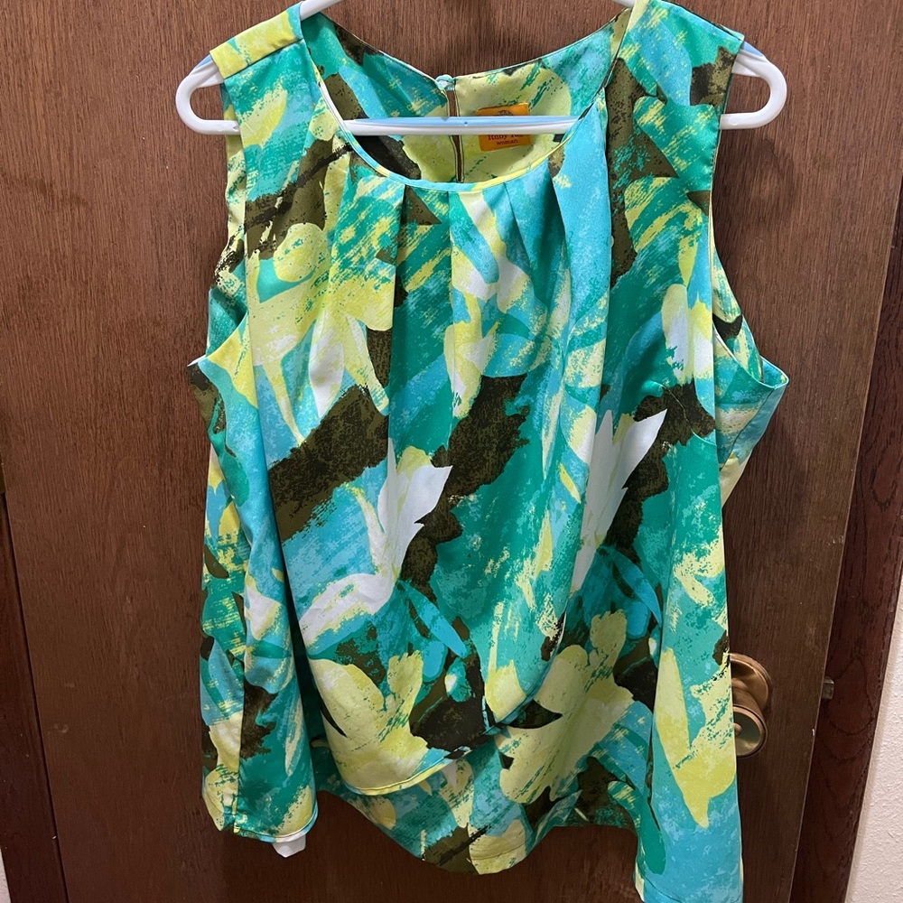 Ladie Sleeveless Summer Top
